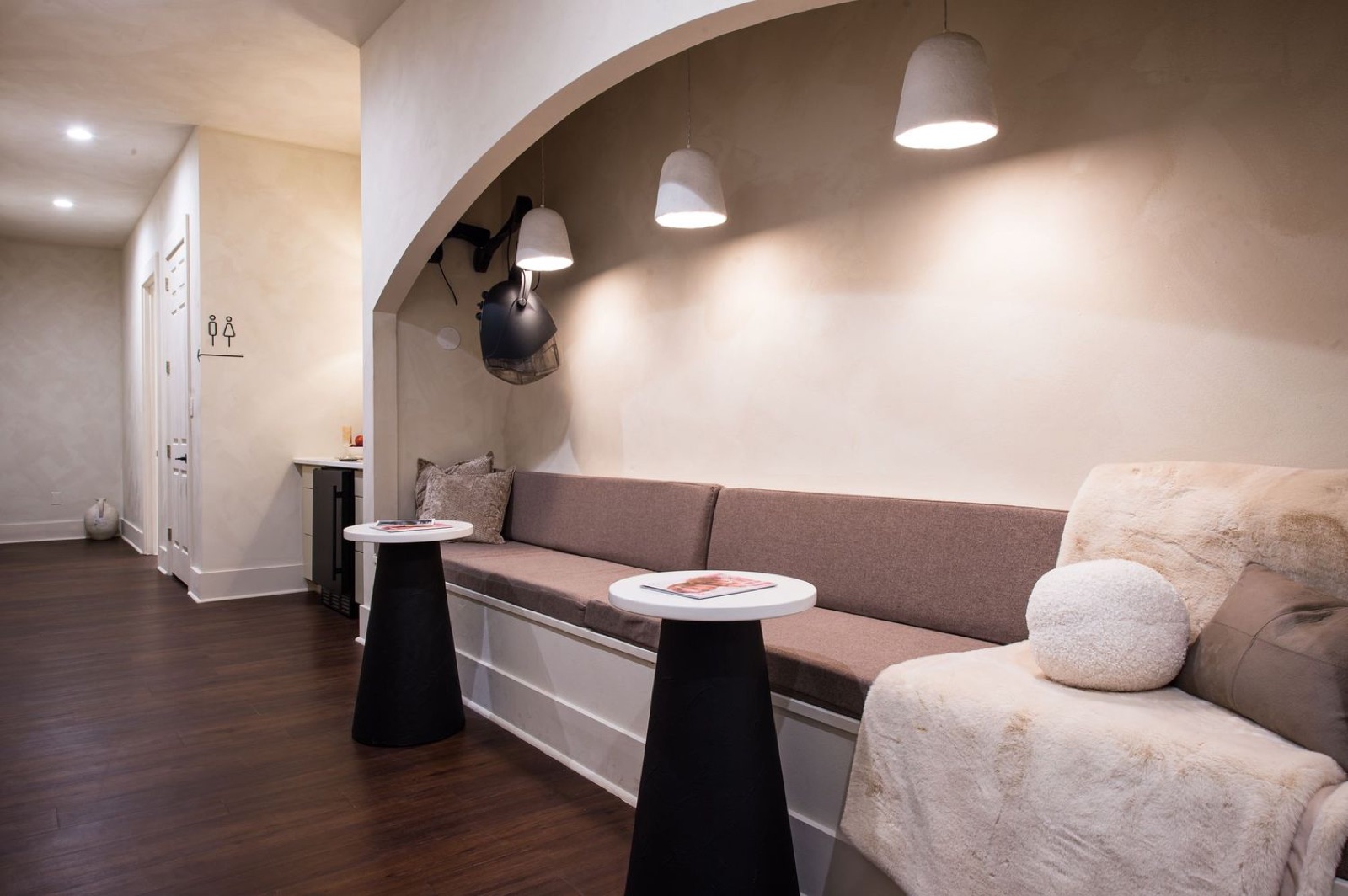 Studio Beige waiting lounge